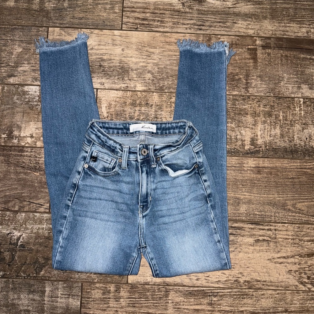 KanCan Skinny Jeans
Size 1/24
Inseam 24”/25”
